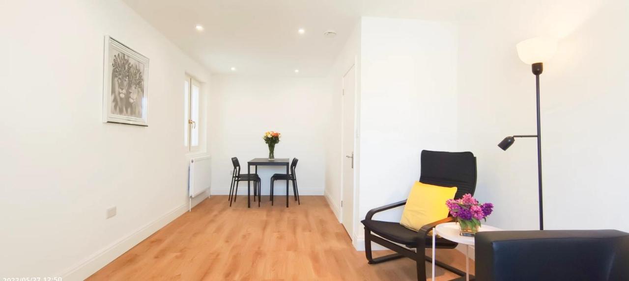 Apartamento Phlox Garden Sutton  Exterior foto